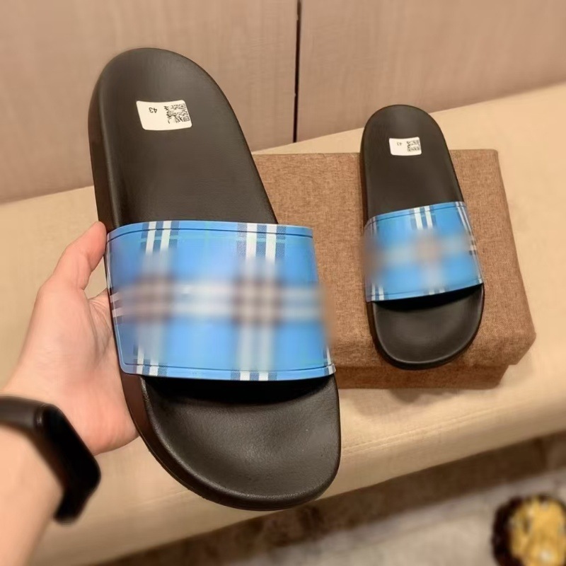 파란색 메인 컬러 체크 무늬