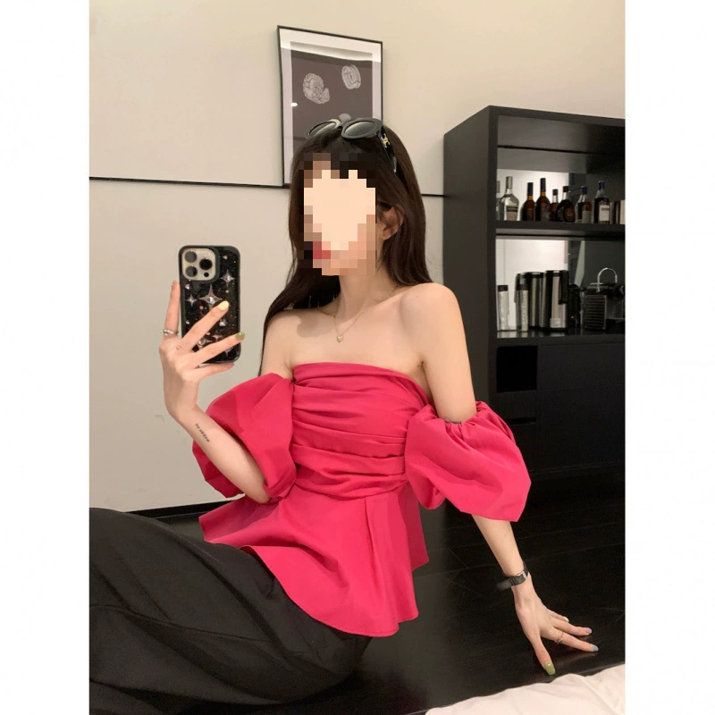 Летняя блузка с открытыми плечами и пышными рукавами в стиле французского ретро для женщин 2025 года, новый дизайн, утягивающий короткий топ с рюшами.