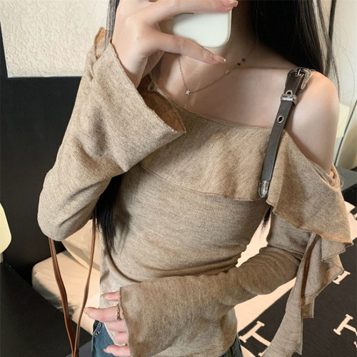 2025 Autumn Niche Irregular Long-Sleeve Off-Shoulder Knit Sweater with Ruffled Hemline, Fitted Design, and Chic Pleated Detail