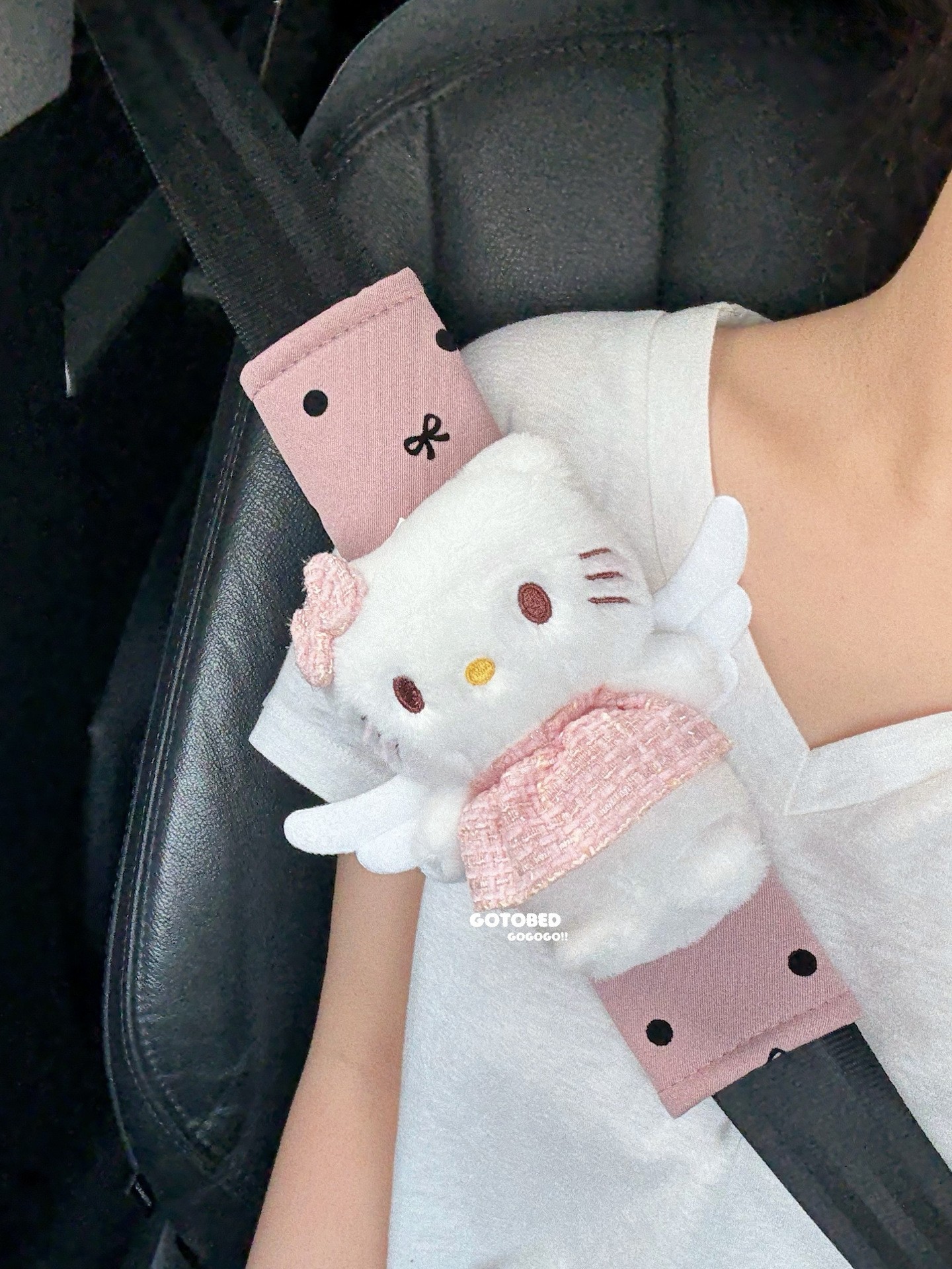 Car Seatbelt Shoulder Pads Are Comfortable and Breathable for Long-Distance Use, Providing Protection for the Shoulders and Neck, and Are an Essential Car Accessory