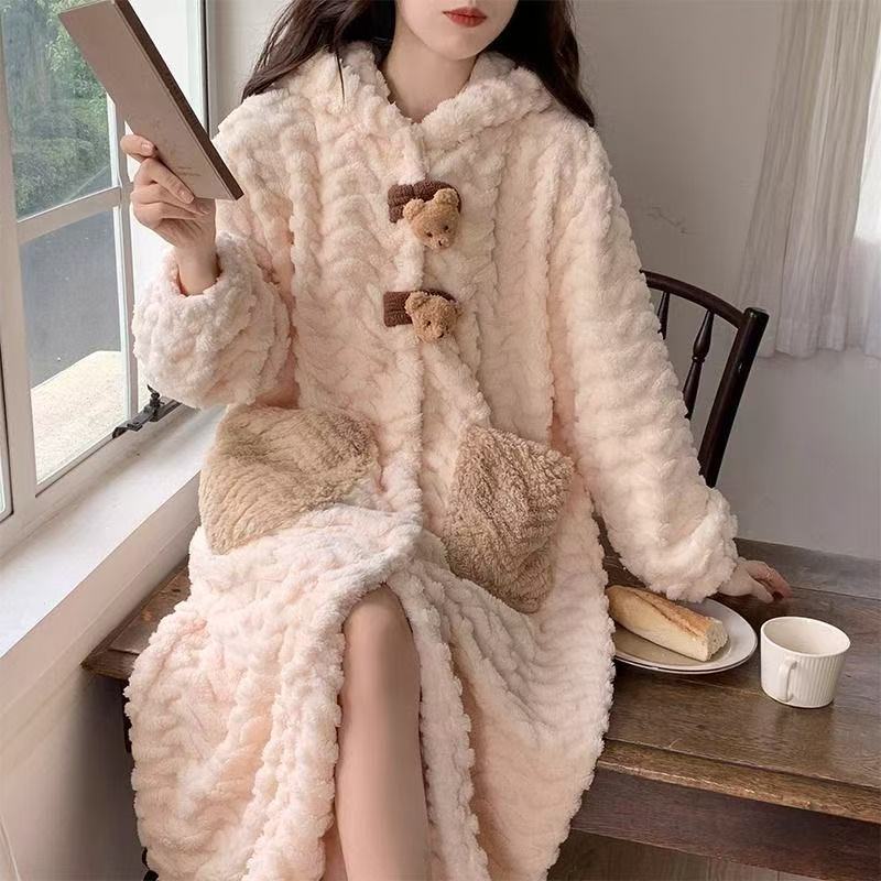 小熊韩版睡袍女2025年秋冬季新款珊瑚绒加厚连帽浴袍长款睡衣睡裙