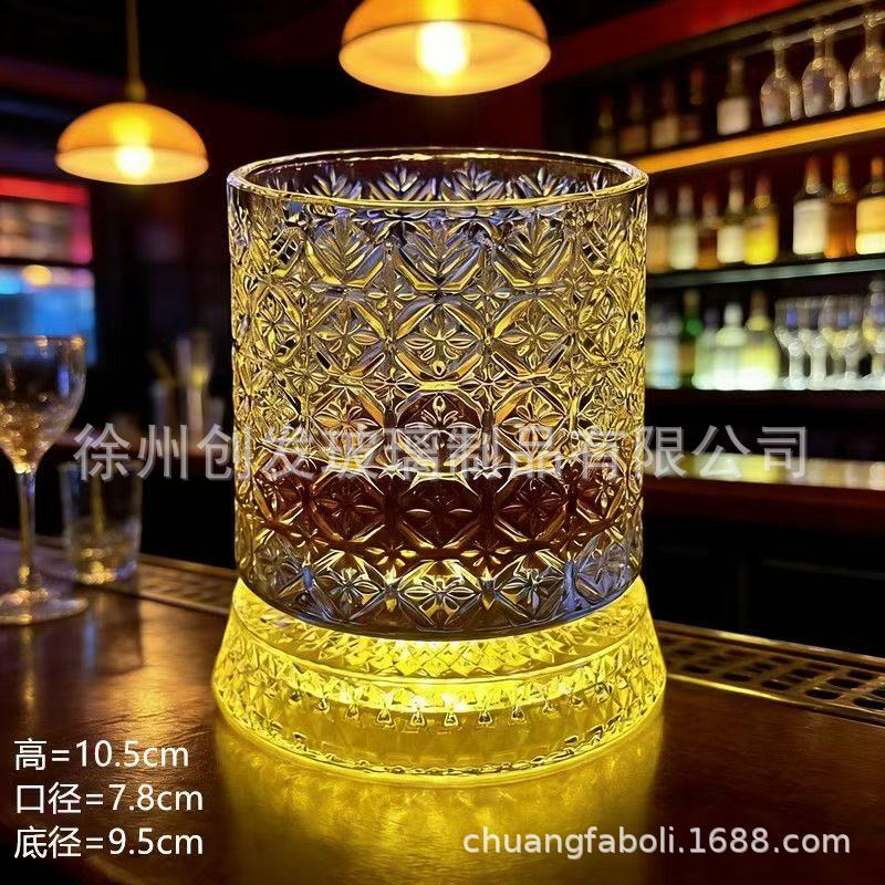 Vaso de whisky de alto valor con base explosivo vaso de vidrio luminoso giratorio tumbler vaso de cerveza giratorio vaso de agua