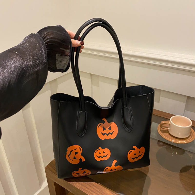 Alto sentido de la bolsa de transporte de invierno 2024 nuevo estilo versátil de gran capacidad de hombro brazo bolso especial de moda