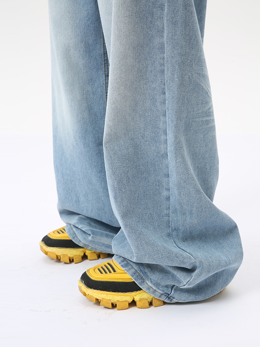 Ropa para hombre MTLCLOTHES |   Tendencia en mezclilla azul claro informal y fluida, con diseño de arrugas lavadas al estilo americano, aspecto vintage y color blanco desgastado.