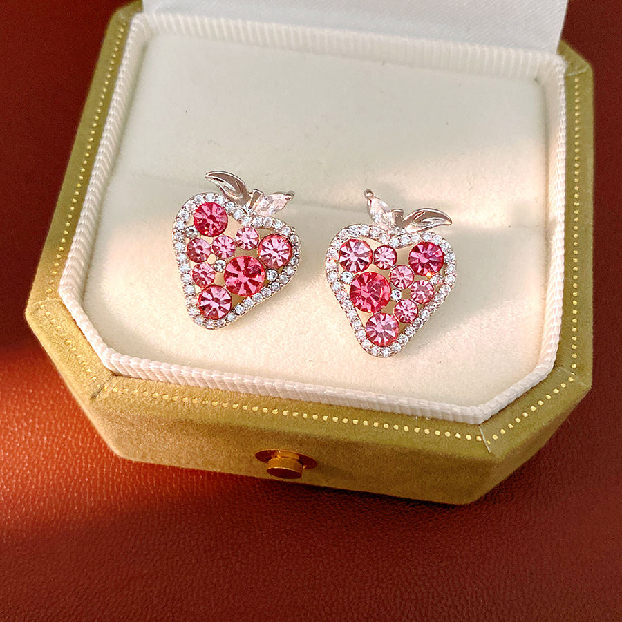 Aguja de plata rosa con diamantes pernos de fresa temperamento delicado dulce pendientes frescos ligeros de lujo alta sensación de auriculares al por mayor image 7