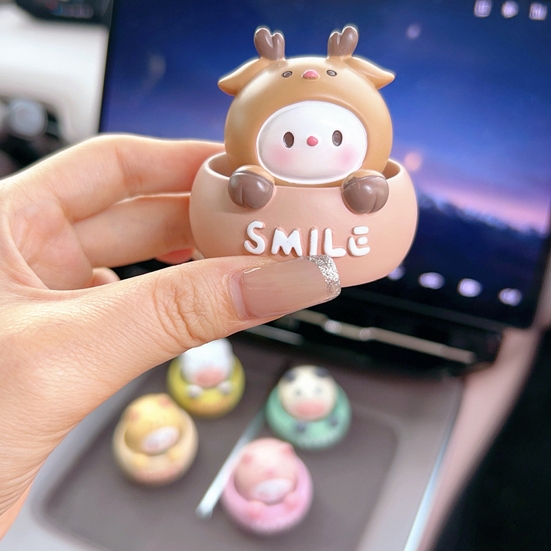 Creative and Cute Shaking Head Animal Car Ornaments, Cute Pet Car Interior Accessories, Car Center Console Decoration, Office Ornaments