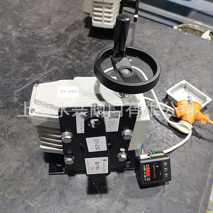 用于驱动风门的电动执行器 4-20mA智能调节型 带底座支架和拐臂