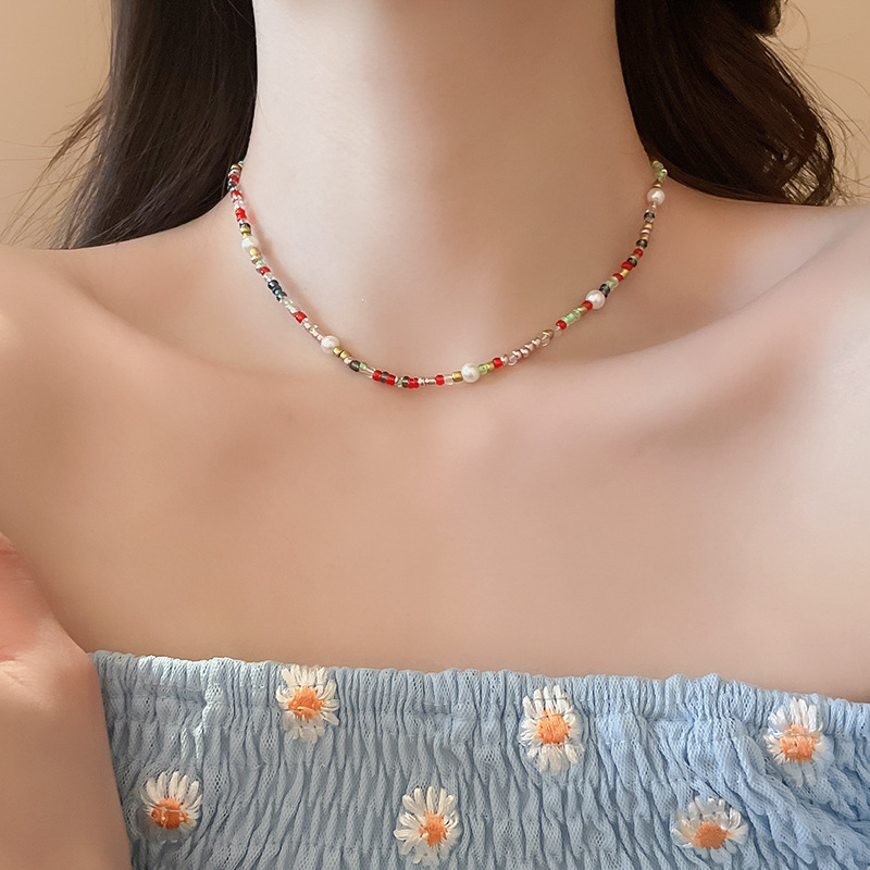 Collar con colgante de cuentas de estrella de color de verano, dulce femenino, pequeña cadena de clavícula fresca, estilo de vacaciones, collar de todo fósforo de nicho