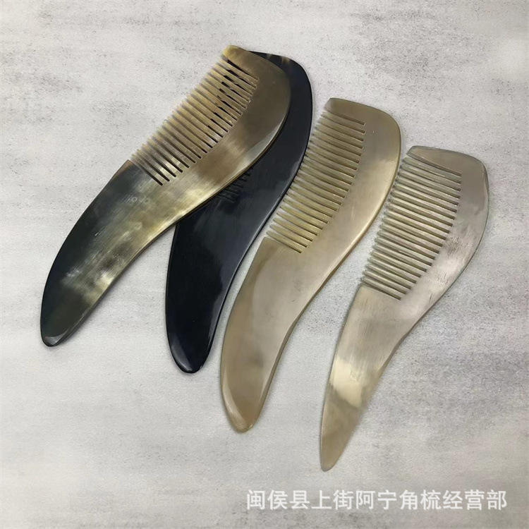 Natural Horn Comb Fine Tooth Rat Tail Comb 16cm Handmade Craft Comb for Home Hair Styling in use