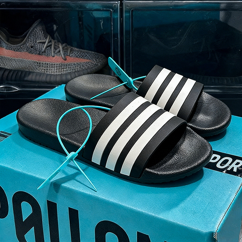 2026 New Summer Style Home Slippers for Men, High-End, Outdoor Wear, Flat-Soled, Non-Slip, Anti-Odor, Eva Slip-Ons, Casual 2026 New Summer Style Home Slippers for Men, High-End, Outdoor Wear, Flat-Soled, Non-Slip, Anti-Odor, Eva Slip-Ons, Casual