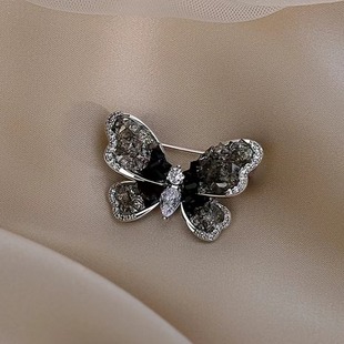 Exquisite Crystal Flash Diamond Butterfly Brooch Women's Suit Corsage Light Luxury Fashion Cold Style Coat Chest Pin Accessories