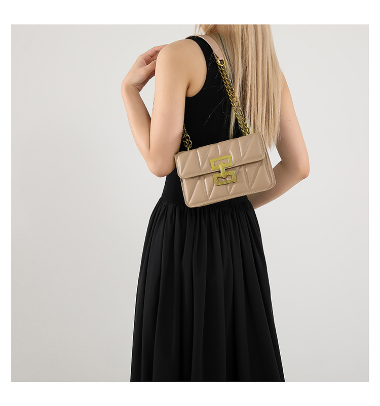 A stylish commuter diamond-patterned lock buckle small square bag, a versatile commuter single-shoulder bag, a new 2024 model, a women's crossbody bag undefined