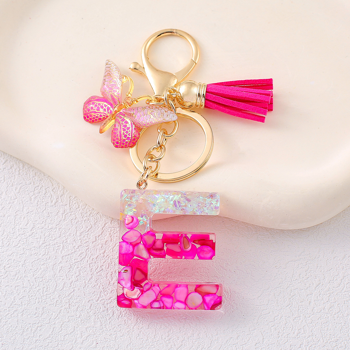 2024 explosión llavero joyería de resina letras bolsos colgantes de dama conchas rojas llavero colgantes de mariposa
