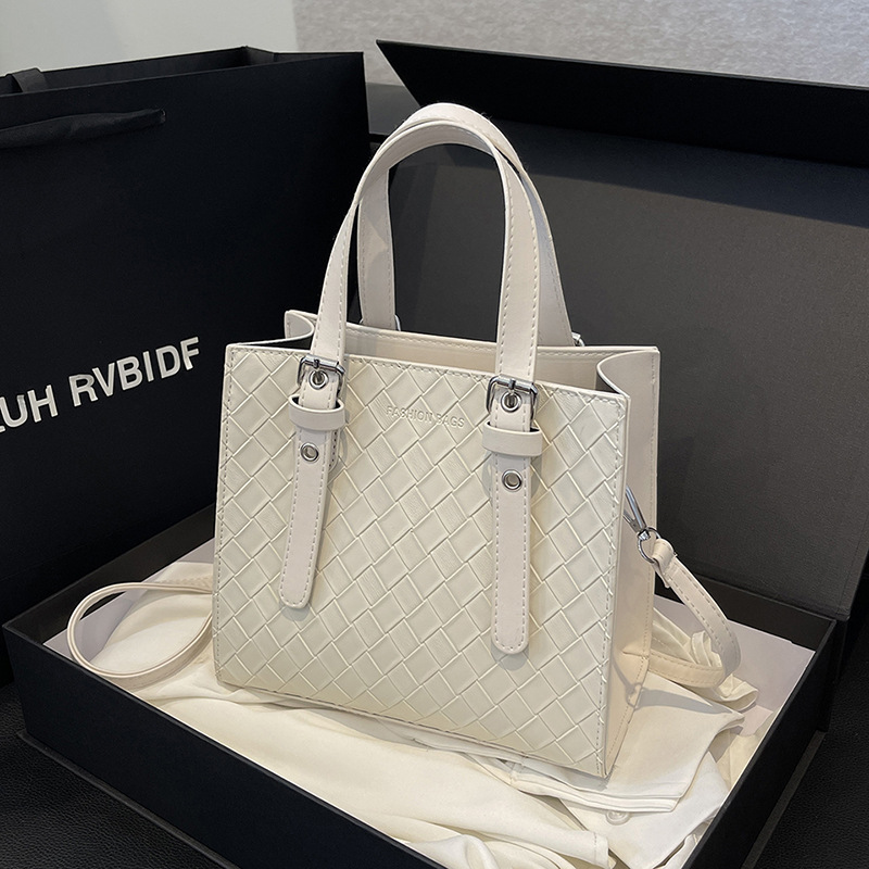 Gran capacidad trenzada de hombro mochila de verano 2024 nueva textura de diamante de alta calidad para trabajar bolsas de viaje