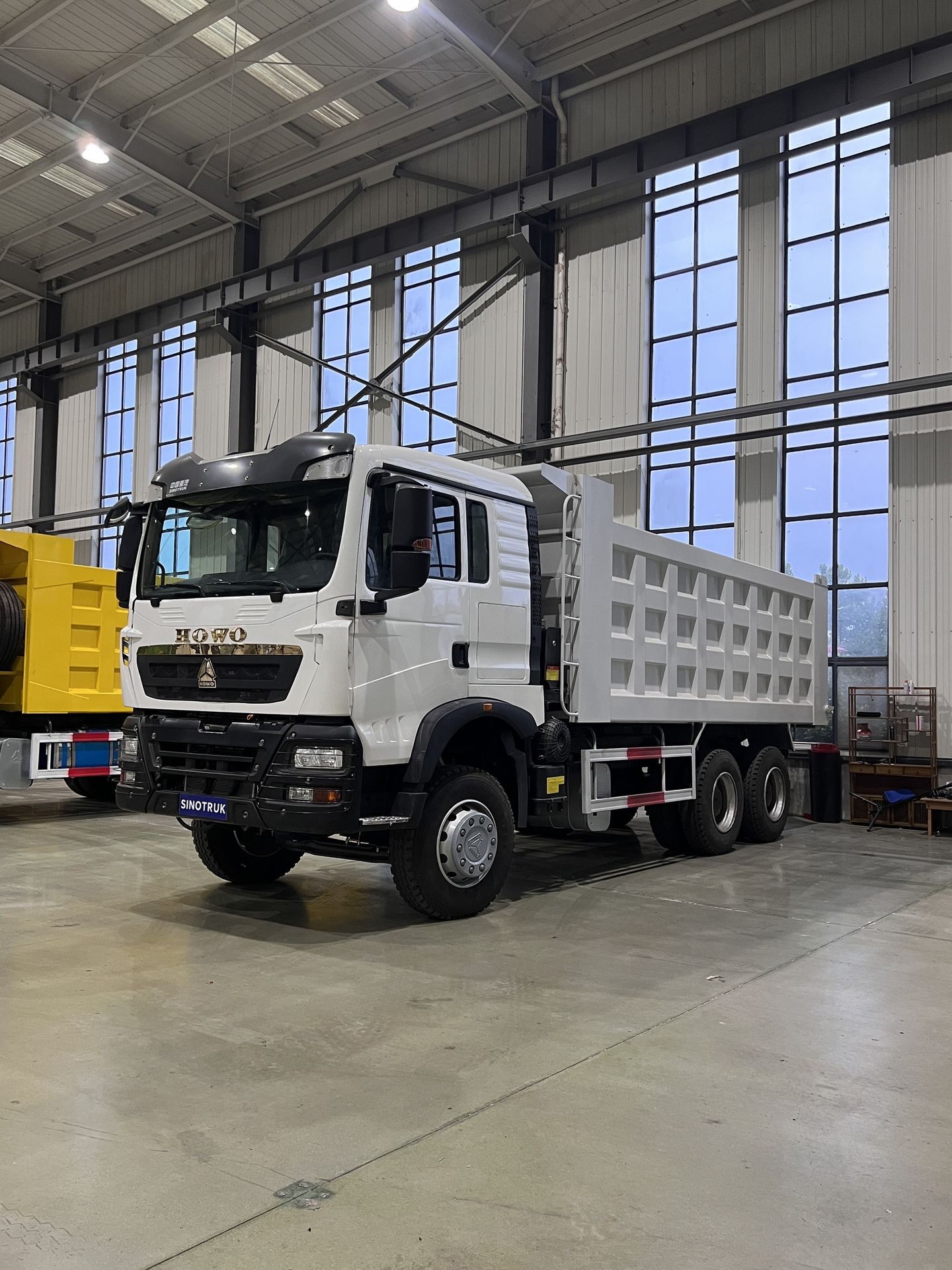 Howo Tx6×4 Dump Truck, 10-Wheel Dump Truck, Direct Supply from the Manufacturer, Large Mining Vehicle