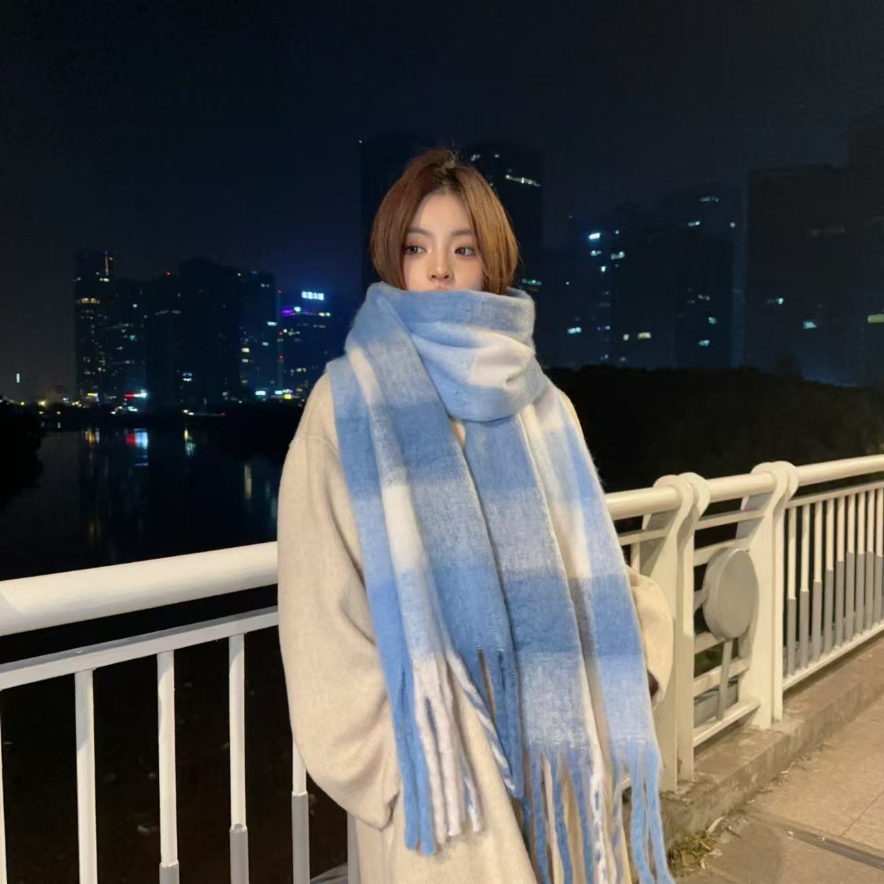 AC 그리드 [파란색과 흰색]