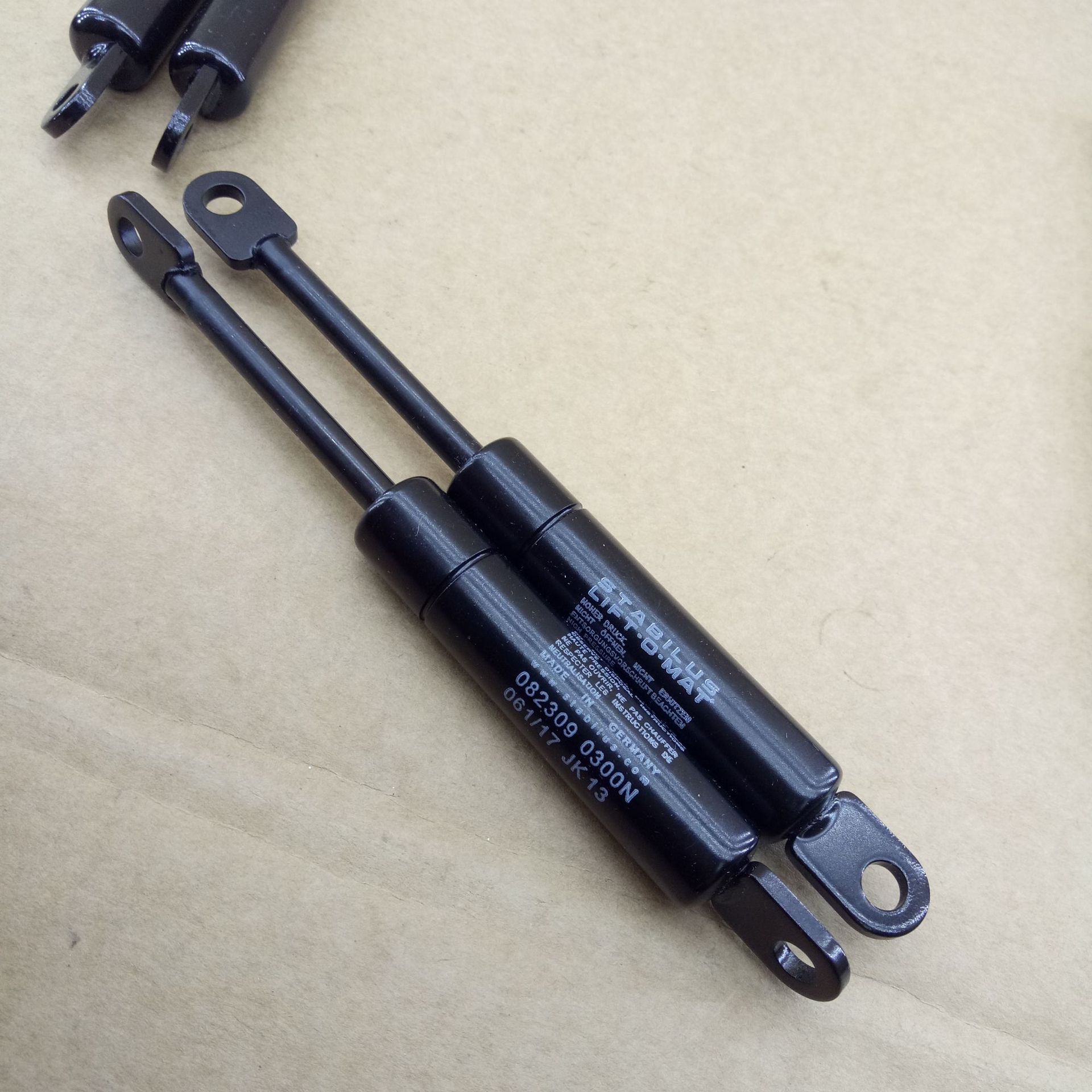 STABILUS ͨ�������� 192929 �غ�100N ��װ�ߴ�106.5�г�20