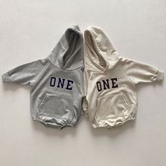 2025新款婴幼儿ONE刺绣宝宝连帽哈衣三角爬婴童连身衣
