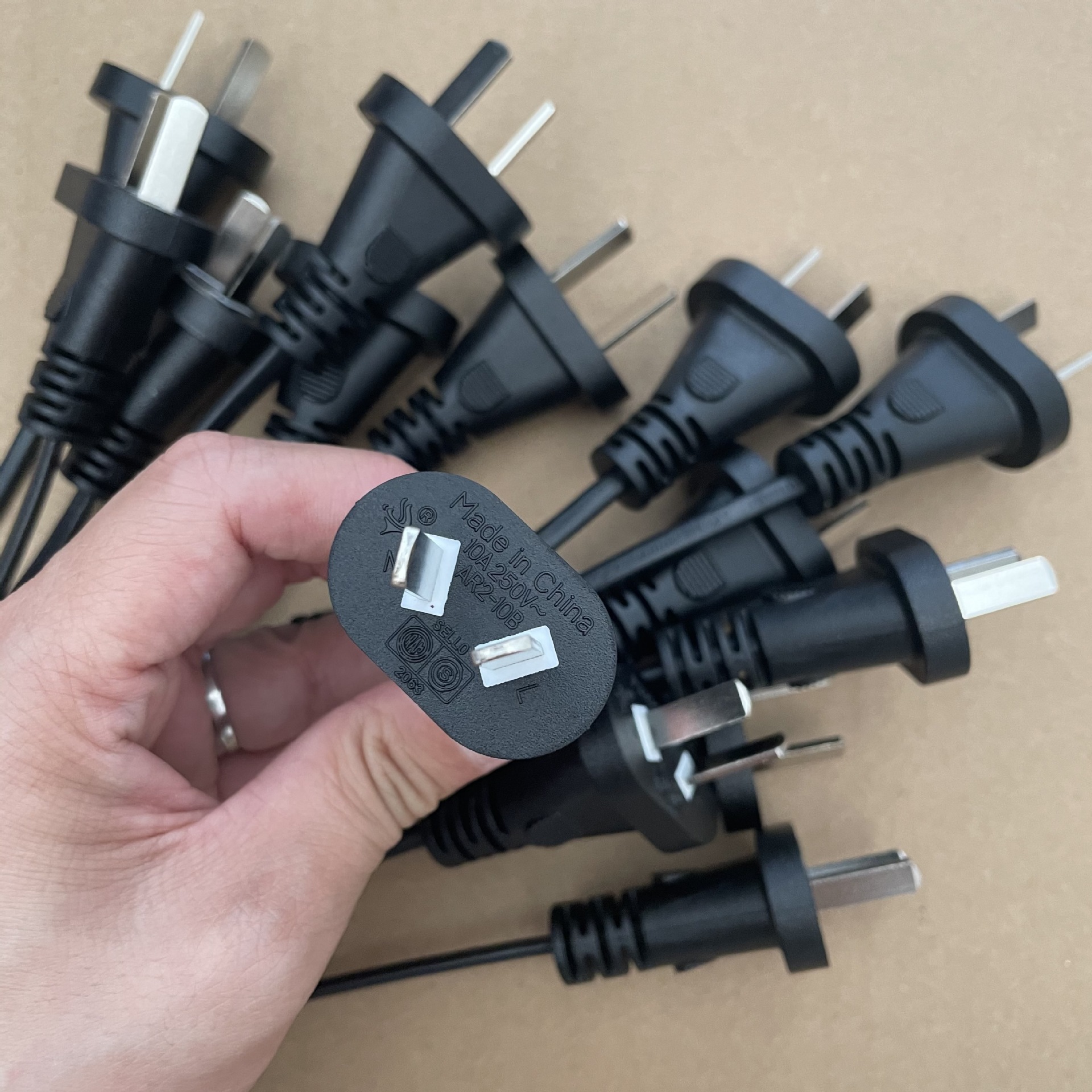 HOT厂家 阿根廷电源线 IRAM认证 配三芯电线 可配品字尾0.75平方