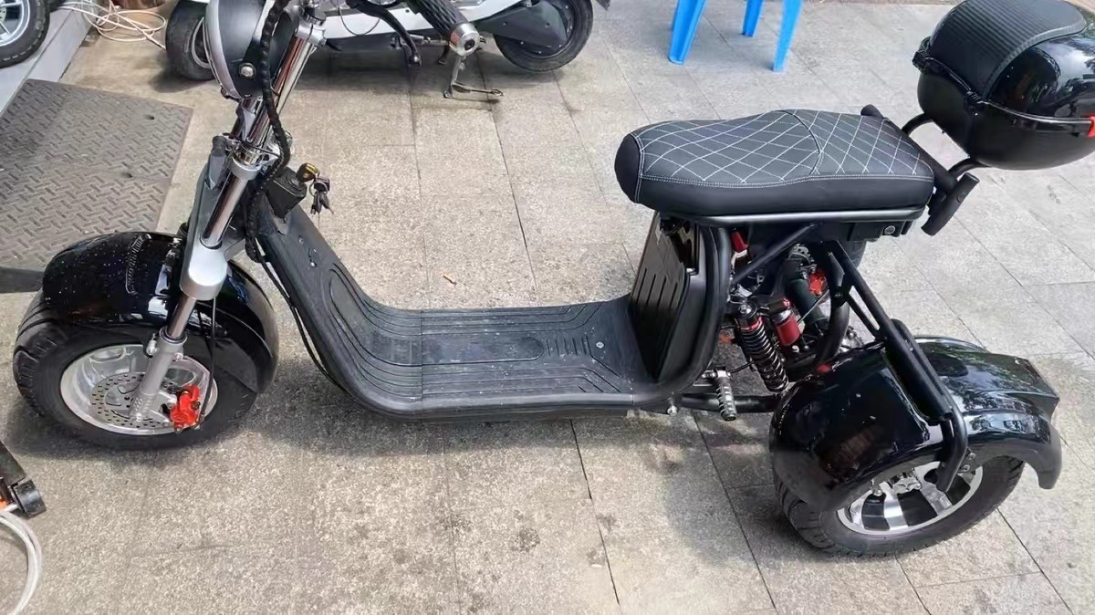 Cross-border Harley electric tricycle, wide-tire off-road model, MSDS lithium battery-powered vehicle, two-wheeled adult scooter