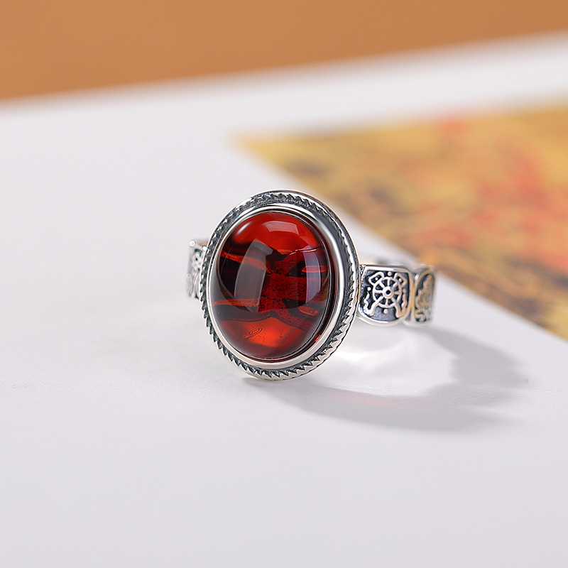 Nhẫn bạc S990 đính huyết hổ phách cabochon khắc chú sáu chữ phong cách Trung Hoa — Một mảnh