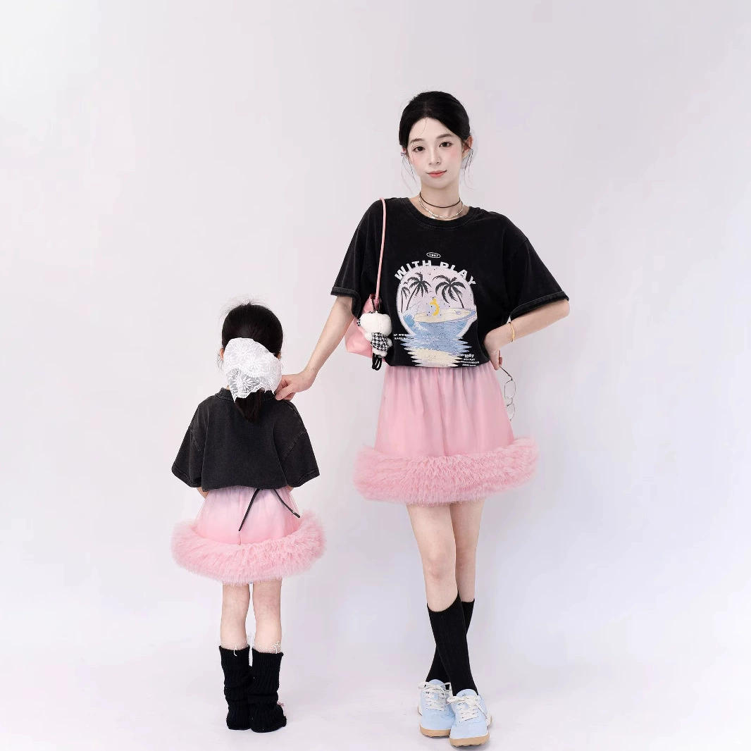 Fashionable cartoon T-shirt, family style, Korean style, western style