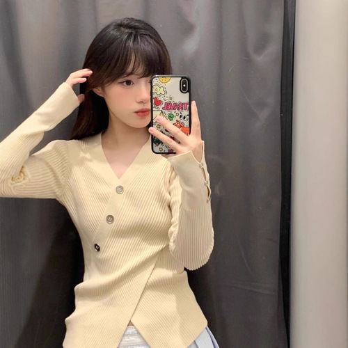 Irregular, effortlessly alluring V-neck sweater with an A4-waist design—slimming, cross-detail, and featuring a split for a tailored, figure-flattering fit. Perfect as a chic, long-sleeved layering piece!