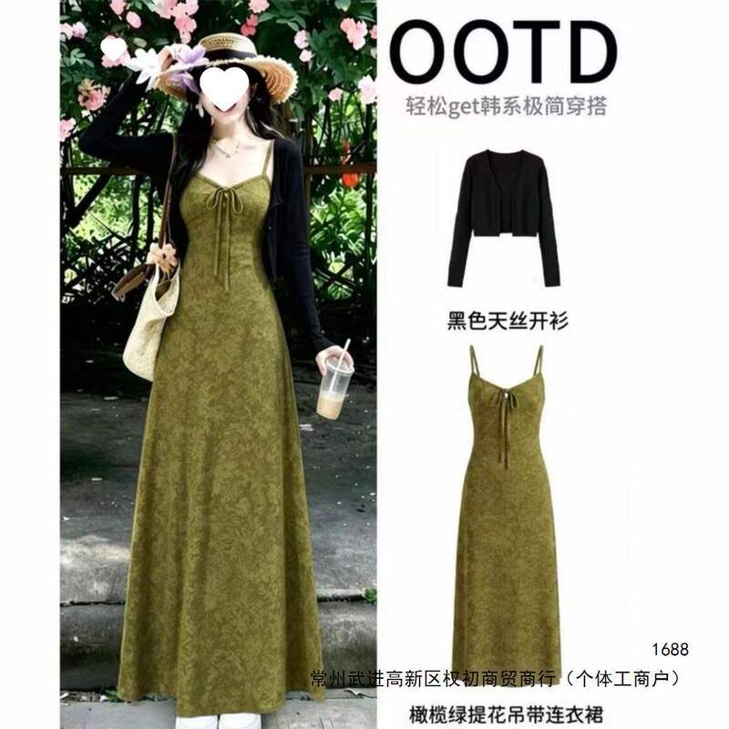 Early autumn vintage green suspender dress set for women, slim-fit long dress, stunning summer Korean-style outfit with cardigan Early autumn vintage green suspender dress set for women, slim-fit long dress, stunning summer Korean-style outfit with cardigan