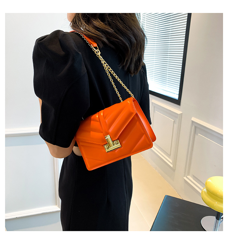 Women's Small Pu Leather Solid Color Streetwear Square Lock Clasp Shoulder Bag Crossbody Bag Chain Bag display picture 2