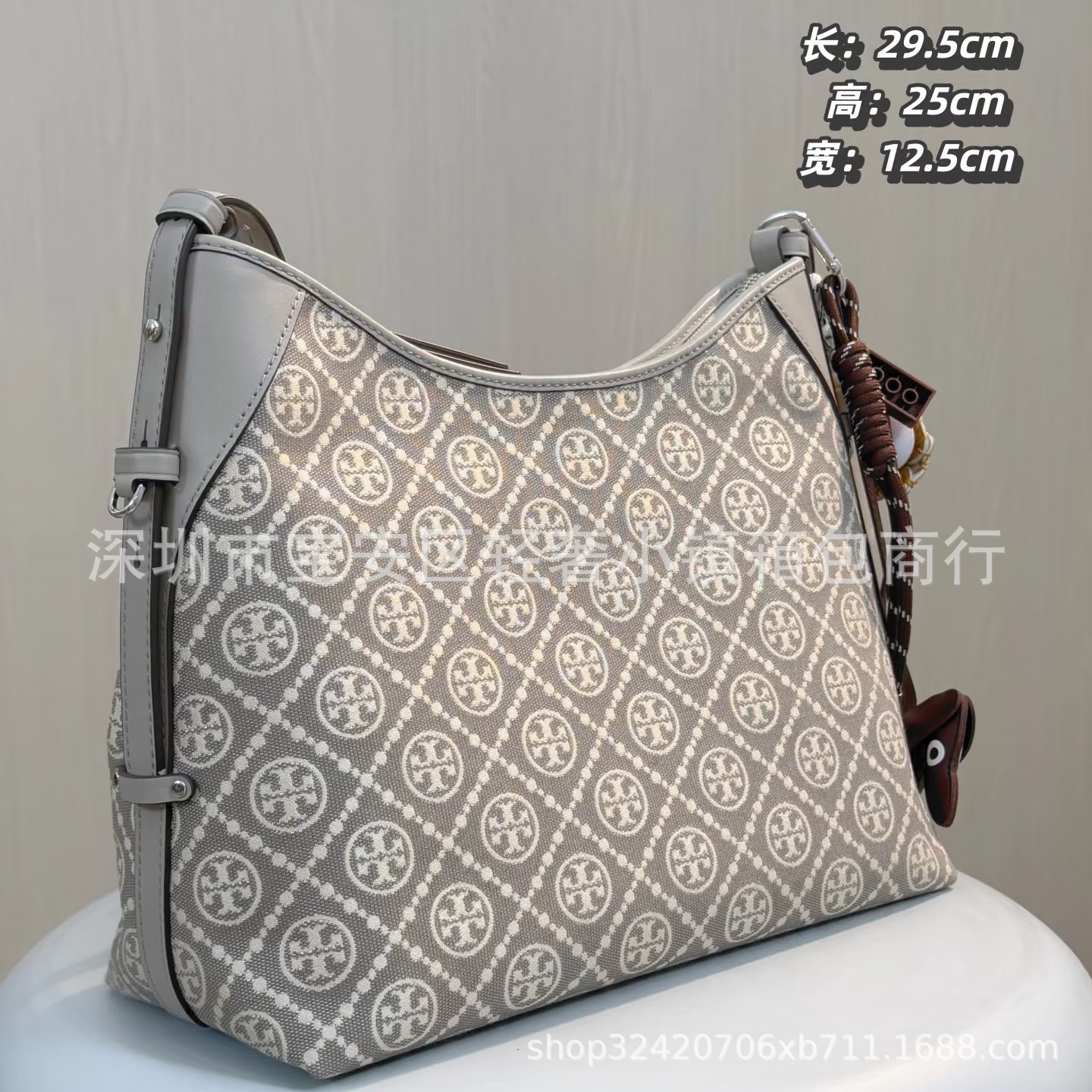 회색 모노그램 5