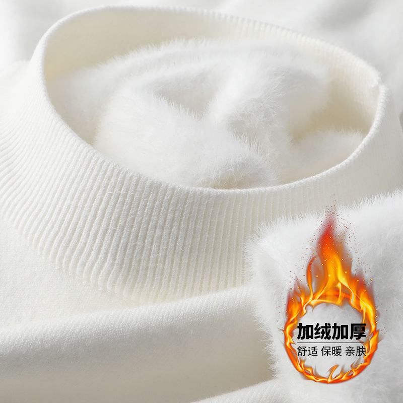 White [half turtleneck]