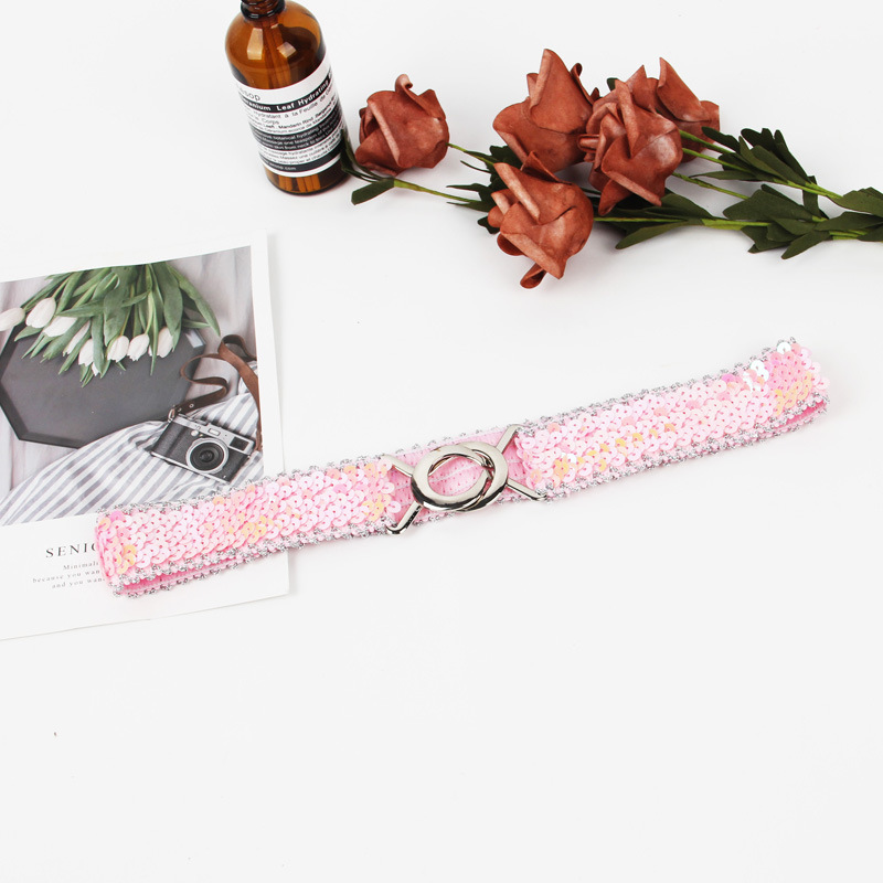 スパンコールのベルトが華やかでおしゃれな大人の子供の女性のベルトの卸売りはベルトを締めて弾力のベルトの現物を掛けます。