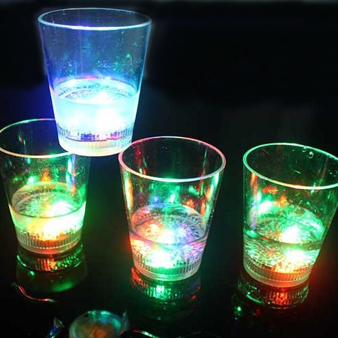 LED发光小酒杯 七彩发光按键开关烈酒一口杯 酒吧婚庆助威用品