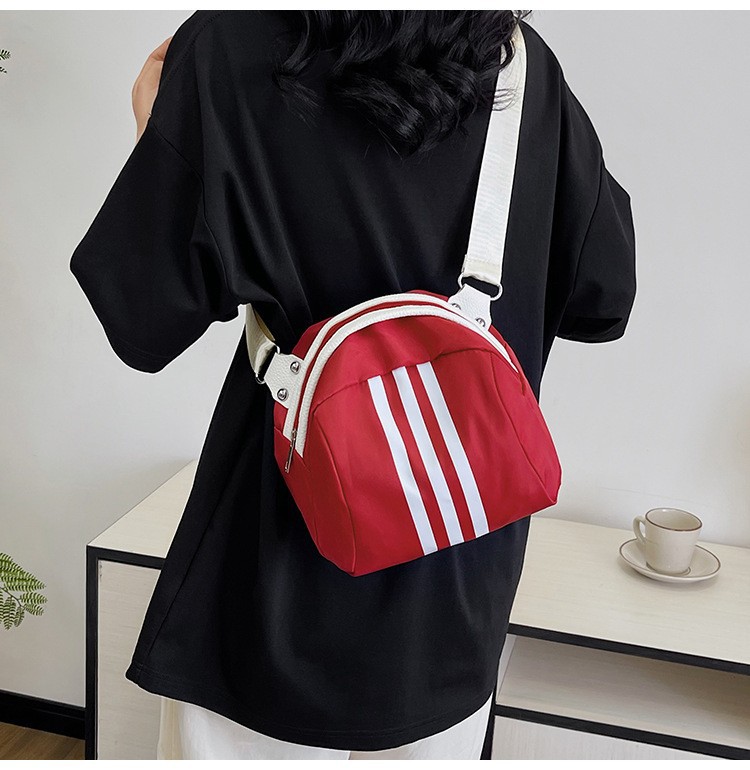 The 2024 new stylish and simple crossbody bag, a large-capacity versatile single-shoulder bag, is popular among students. The three-bar chest bag is selling well undefined