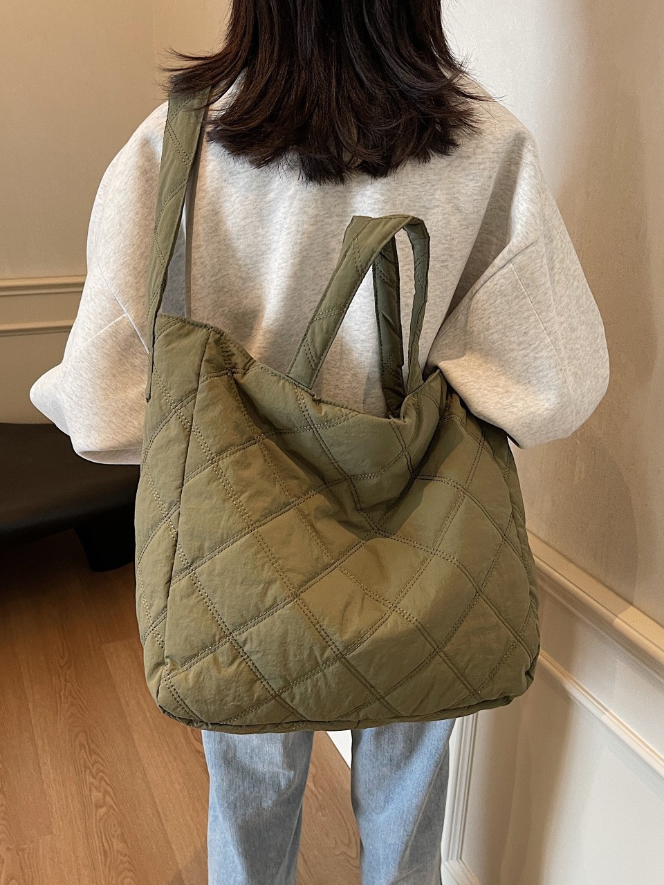 新型クロスボーダー秋冬ファッションブランドの雲がしわになっています。