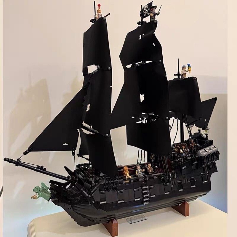 Cross-Border 40365 Pirates of the Caribbean Captain Jack Sparrow Large Black Pearl Small Particle Assembly Building Block Toy Cross-Border 40365 Pirates of the Caribbean Captain Jack Sparrow Large Black Pearl Small Particle Assembly Building Block Toy