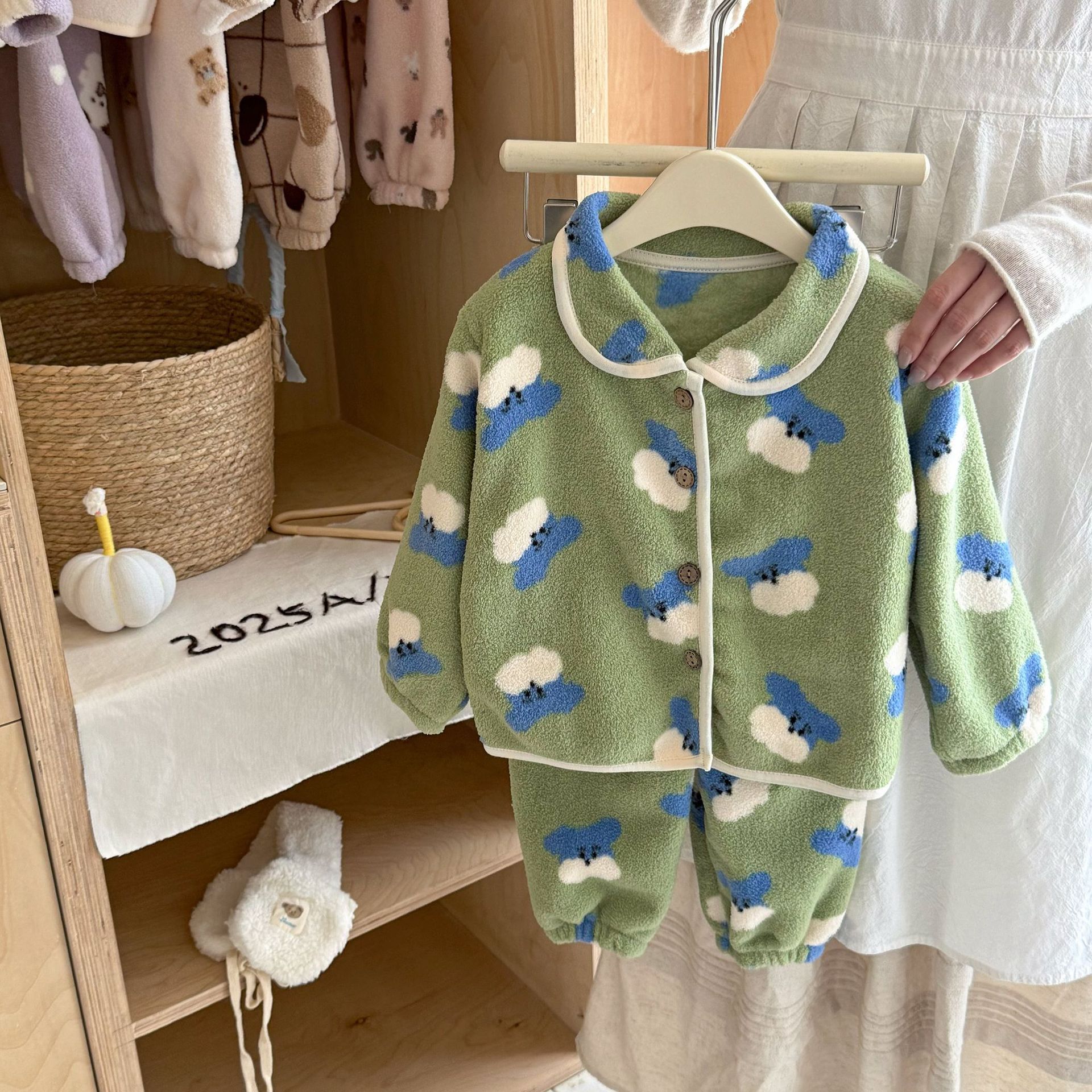 Pijamas para niños engrosados ropa de hogar Cardigan juego de niños y niñas otoño invierno pelusa con collar de peluche caliente dos conjuntos