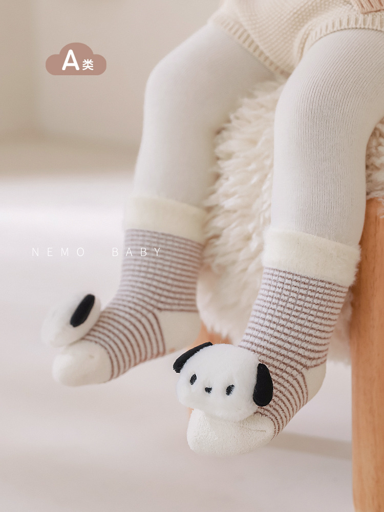 Calcetines para bebés recién nacidos, calcetines de muñecas de dibujos animados de invierno gruesas, calcetines para bebés antideslizantes de interior