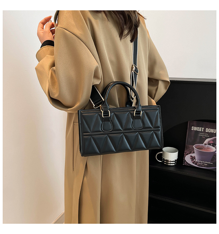 Women's Small PU Solid Color Elegant Streetwear Plaid Square Zipper Square Bag display picture 8