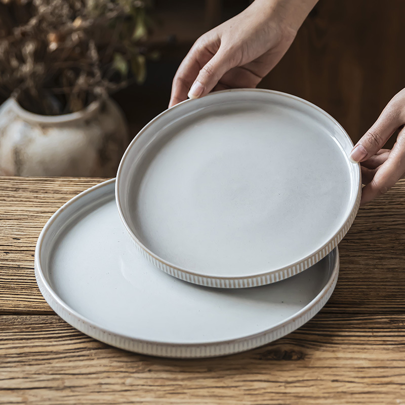 Plato de cerámica japonesa de alta calidad, plato de color sólido, plato de borde vertical exquisito, platos domésticos, platos redondos al por mayor