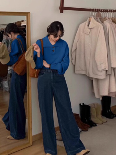 High-end blue lapel long-sleeved knitted base layer shirt for women—autumn and winter, loose-fitting short sweater, perfect as an inner layer for a stylish little top.