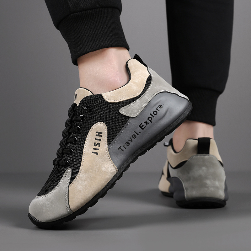 Zapatos deportivos para hombres 2025 verano nuevos zapatos de red cómodos zapatos casuales de conducción transpirables para hombres zapatillas de deporte de moda de todo fósforo