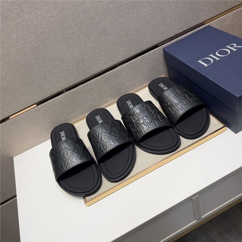 Nuevas zapatillas casuales de hombre, zapatillas de playa personales antideslizantes de alta calidad, zapatillas de hombre guapo.