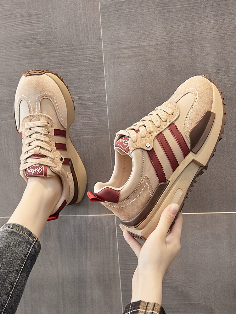 Студенческая мягкая подошва маленькая талия арганская обувь женская 2024 новый стиль гонконгского ветра повседневная дикая нескользящая обувь папы с толстой подошвой