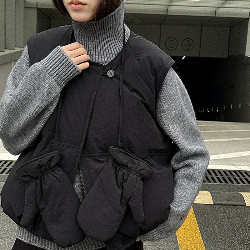 Korean-Style Round-Neck Two-Button down Vest for Women, 2026 Autumn and Winter Fashion, Slim-Fit Warm Vest for Petite Figures