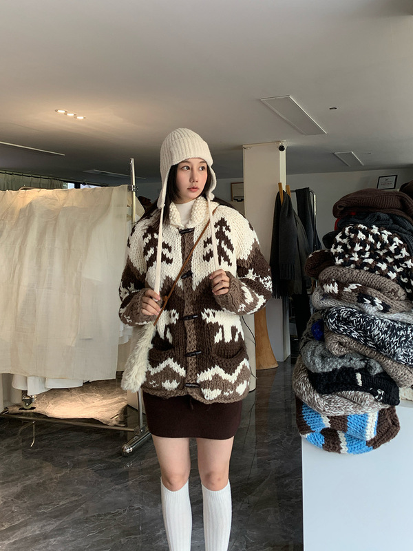 SROOM十三行 羊毛混纺纯手工编织雪花季氛围保暖防寒针织开衫毛衣|undefined