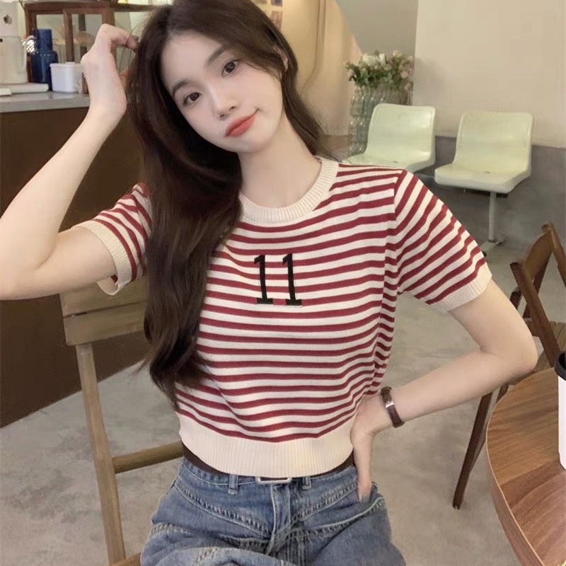 Retro summer short sleeve T-shirt with a round collar