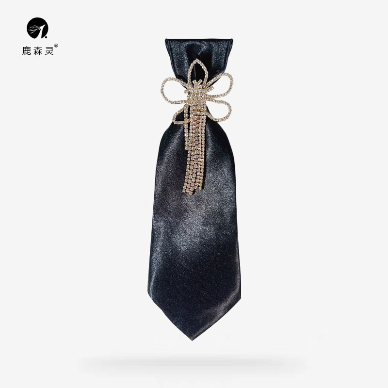 Cravatta floreale nera con strass e nappe accessorio per donna_voghion.com