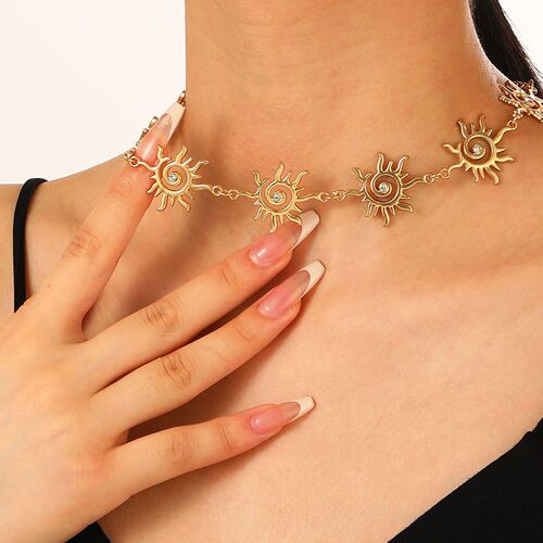 European and American Ethnic-Style Threaded Sunflower Totem Necklace for Women – Vintage, Minimalist, Sun-Punk Style Neck Accessory
