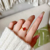 Кольцо из халцедона с южным красным агатом и маленькой дворцовой птицей золотого цвета, в древнем дворцовом стиле, маленькое, изысканное, сдержанные роскошные кольца